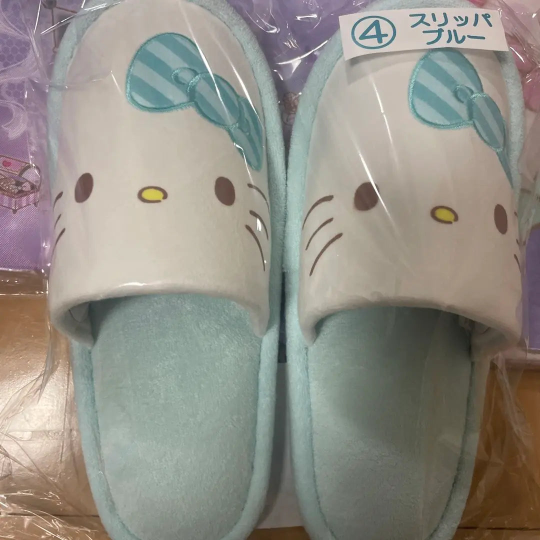 Juego de zapatillas y toalla facial Hello Kitty de Sanrio Ichiban Kuji