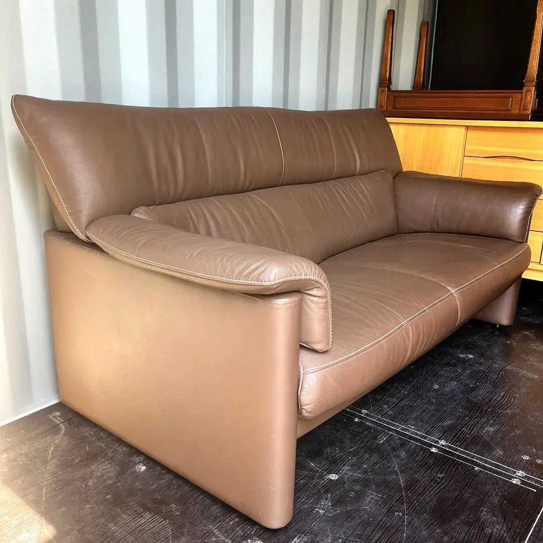 ¡La instalación es gratuita! Sofá ergonómico de dos plazas en cuero genuino marrón chocolate Chitano de Karimoku Furniture✨