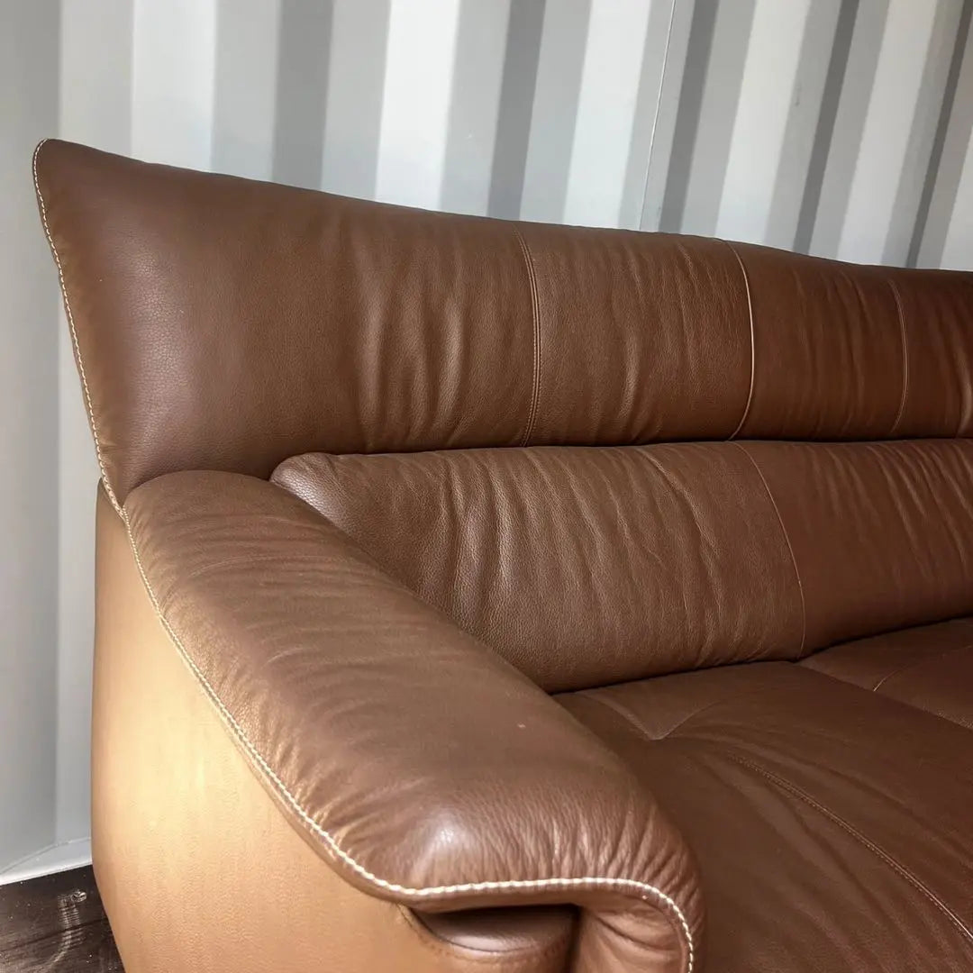 ¡La instalación es gratuita! Sofá ergonómico de dos plazas en cuero genuino marrón chocolate Chitano de Karimoku Furniture✨