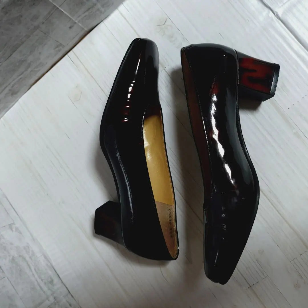 Ginza Kanematsu Enamel Pumps 22.5