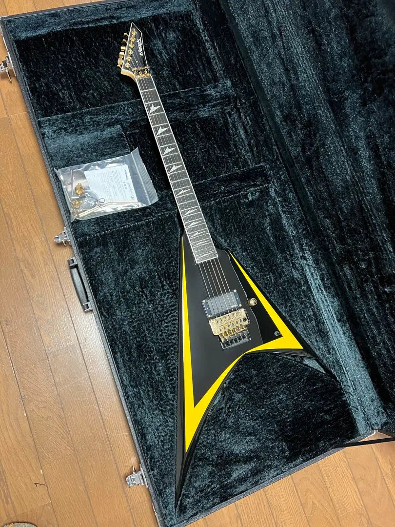 New Edwards E-Alexi Arrow Head with hard case