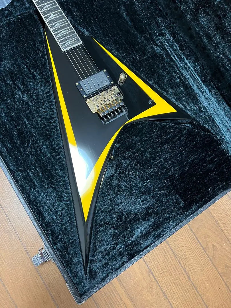 New Edwards E-Alexi Arrow Head with hard case