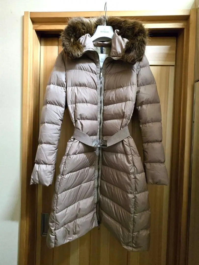 Price reduction cannot be reduced 330,000 beautiful goods Moncler FABREFUR down coat