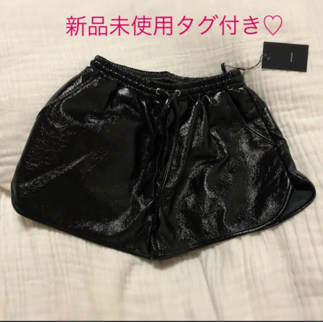 ♡ Brand new, unused tag included ♡ EMODA enamel leather shorts