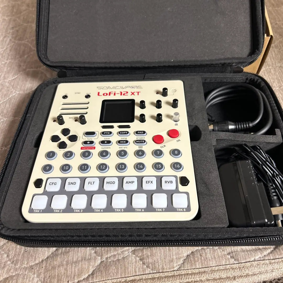 Sonicware LoFi-12 XT sampler body + special case