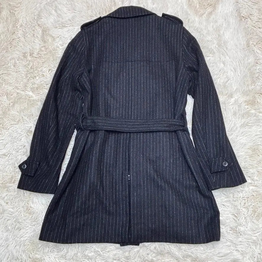 Gabardina RING JACKET en buen estado, doble botonadura, fabricada en Japón, de lana, con cinturón negro