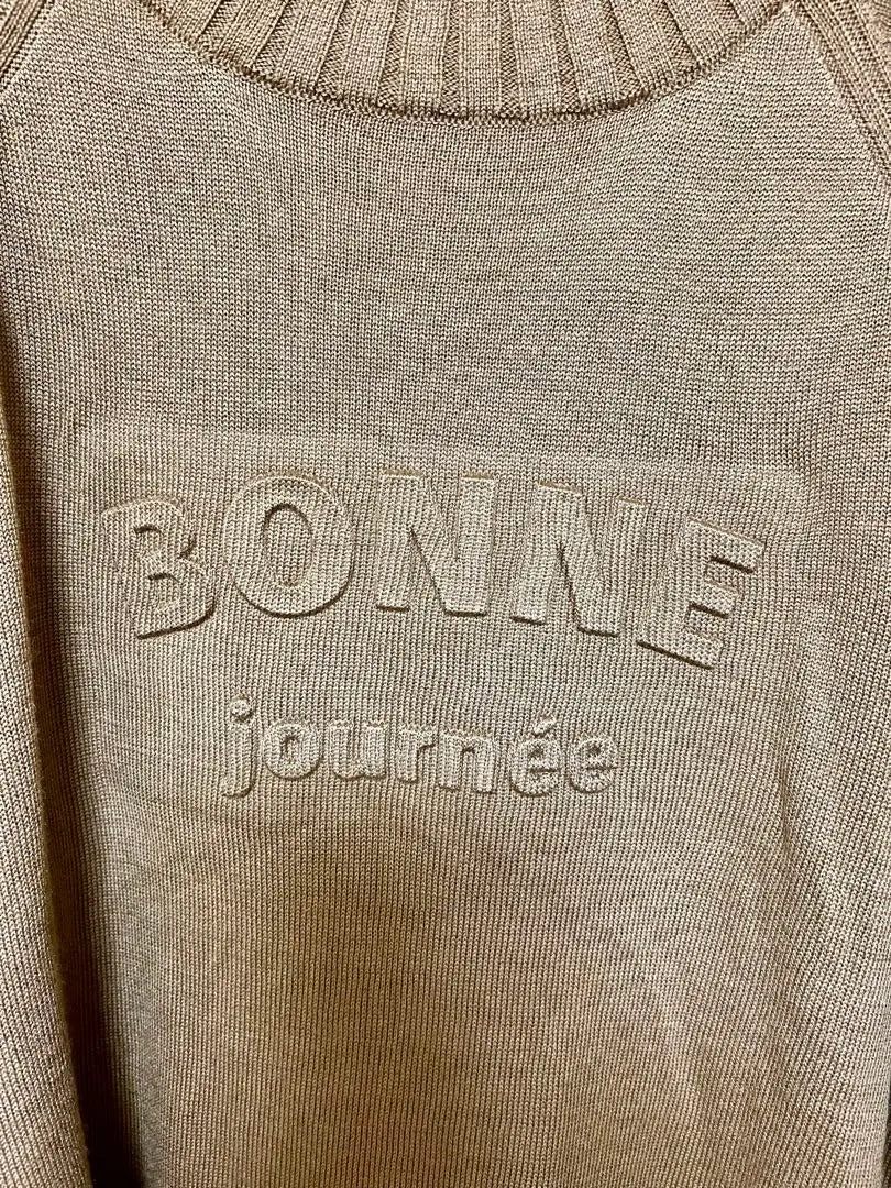 Beautiful condition doudou (web) exclusive embossed logo knit