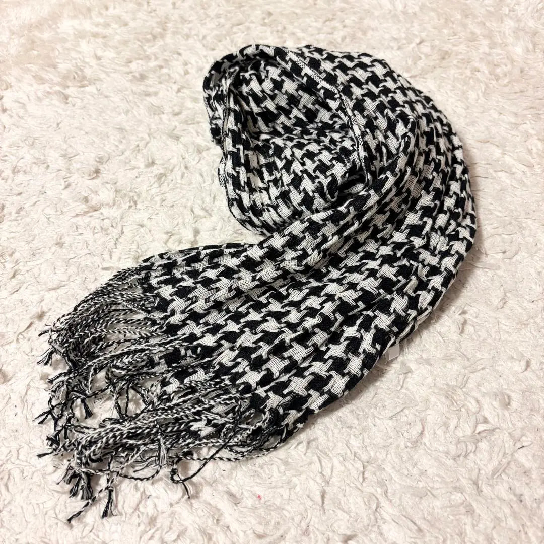 [Good condition] Stole, check pattern, houndstooth, monochrome, spring, working adult, modern