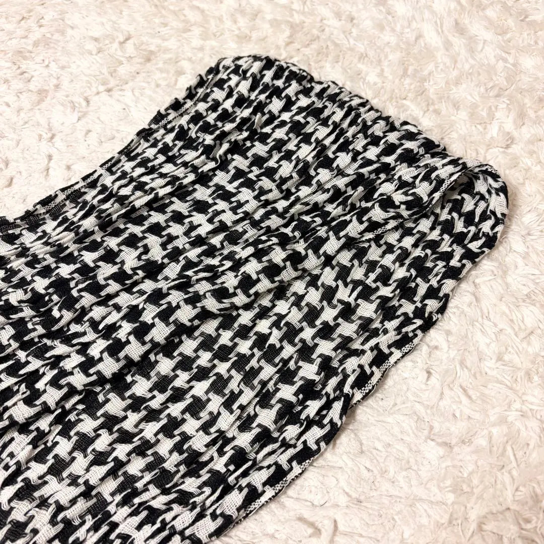 [Good condition] Stole, check pattern, houndstooth, monochrome, spring, working adult, modern