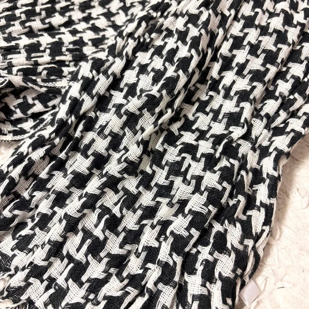 [Good condition] Stole, check pattern, houndstooth, monochrome, spring, working adult, modern