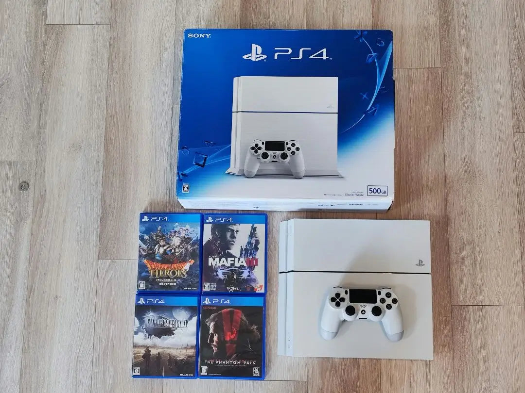 PS4 main unit, controller, 4 software included