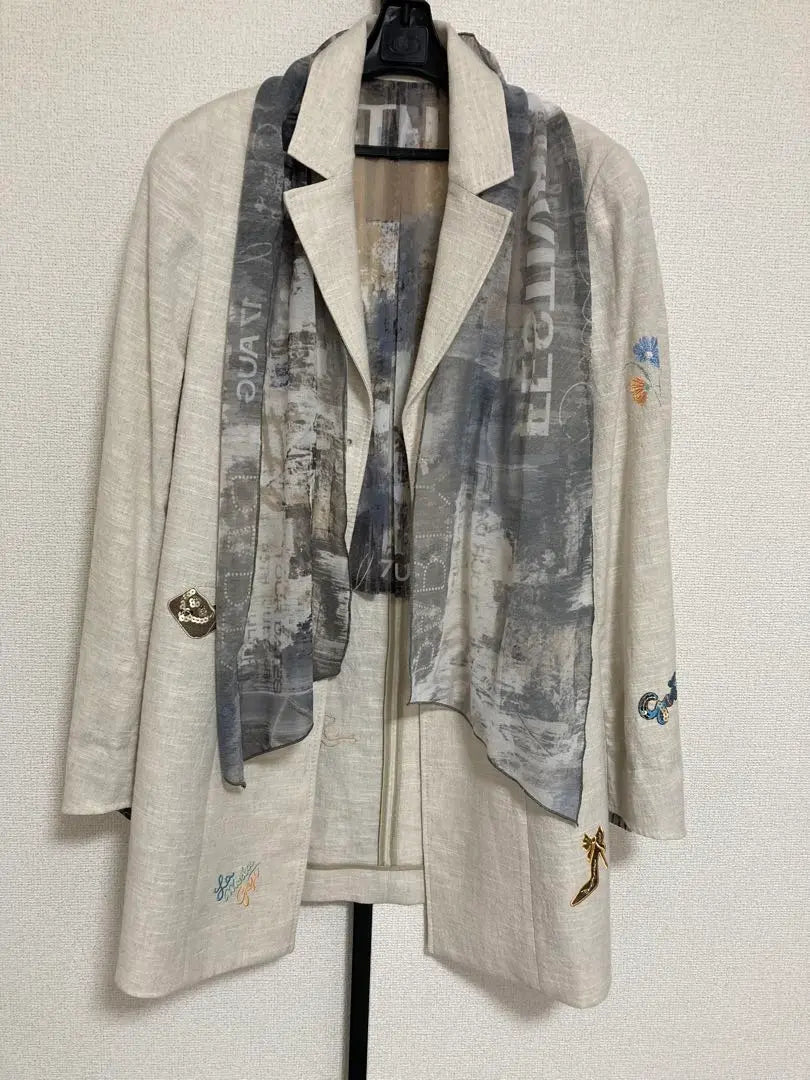 Price reduction for the 13th only Itariya long jacket size 11 not worn, with scarf