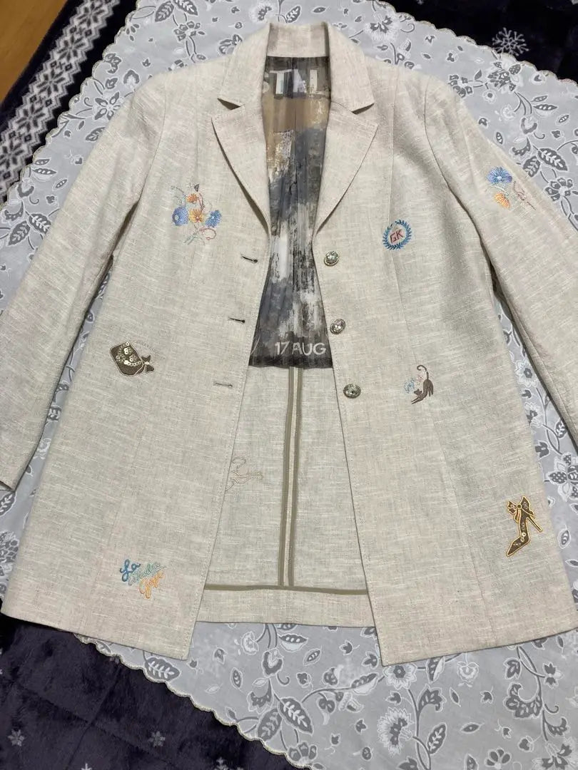 Price reduction for the 13th only Itariya long jacket size 11 not worn, with scarf