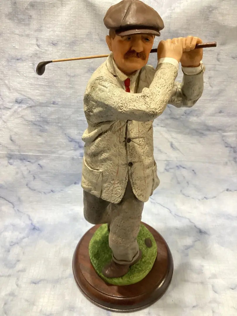 Figura de golf hecha en Inglaterra pintada a mano por JHTaylor