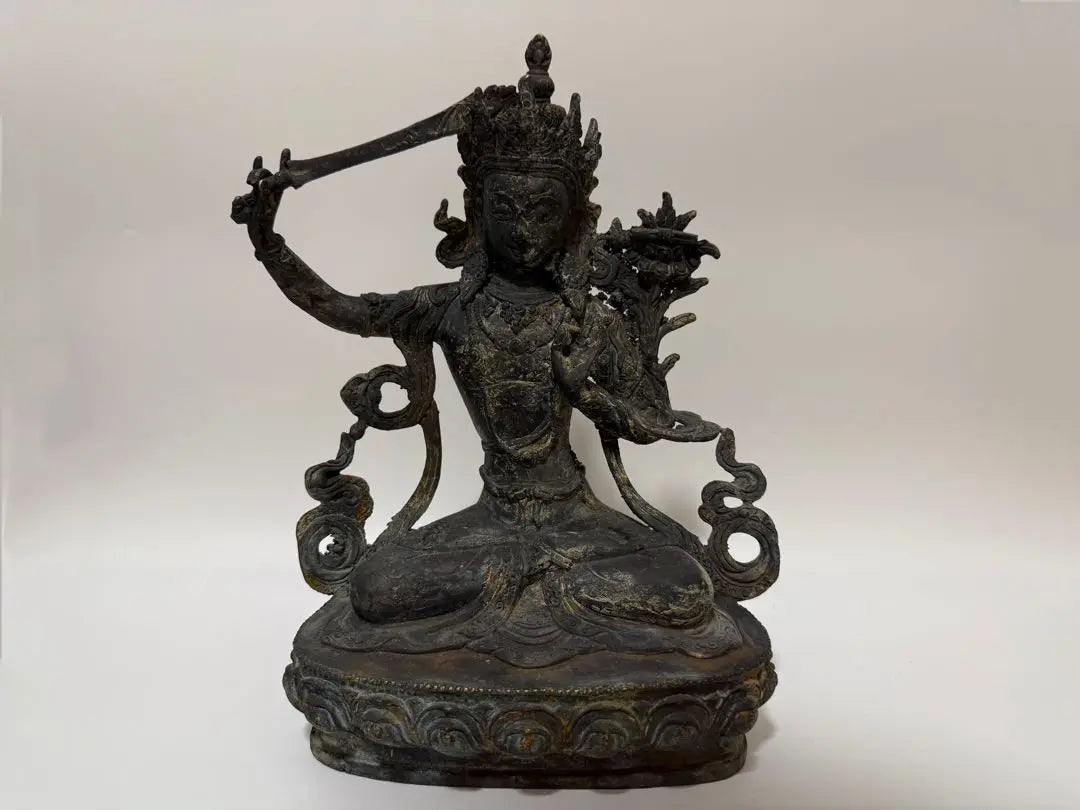 Arte budista Wenju Bodhisattva Buda del Tíbet Alto 29 ㎝ Imagen de Buda de cobre antiguo Peso 2207 g | 仏教美術 文殊菩薩造像 チベット仏 高29㎝ 銅製 旧物 銅仏像 重量2207g