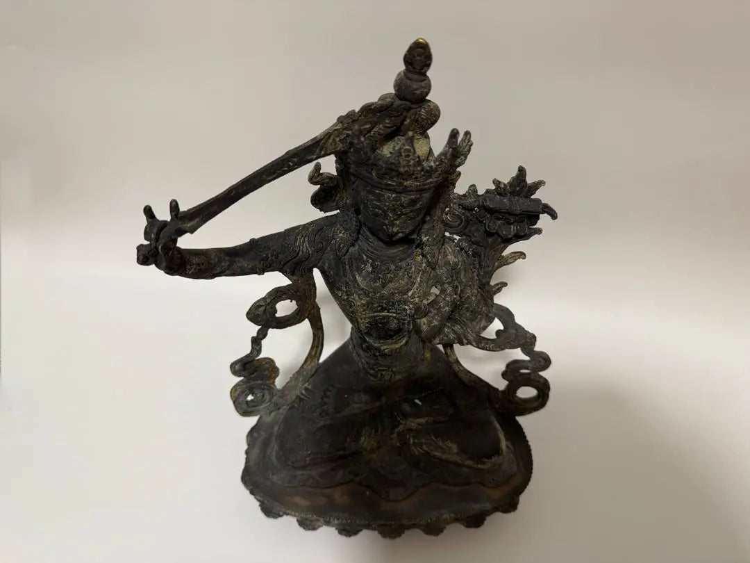 Arte budista Wenju Bodhisattva Buda del Tíbet Alto 29 ㎝ Imagen de Buda de cobre antiguo Peso 2207 g | 仏教美術 文殊菩薩造像 チベット仏 高29㎝ 銅製 旧物 銅仏像 重量2207g