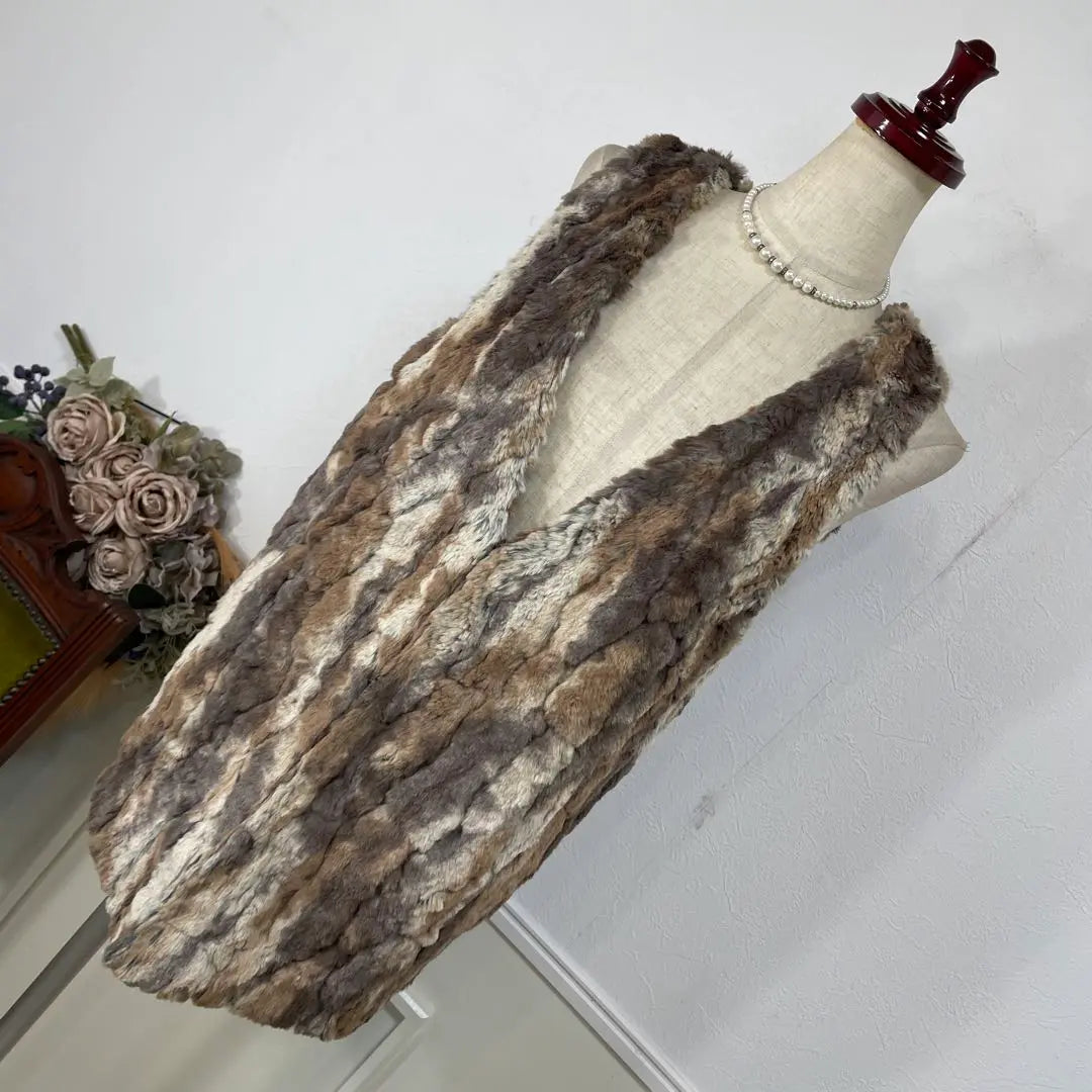 70 Beautiful condition natural vintage GOA y2k fur vest