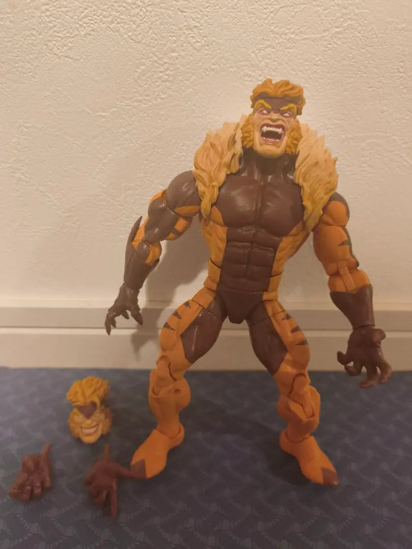 marvel legends sabertooth