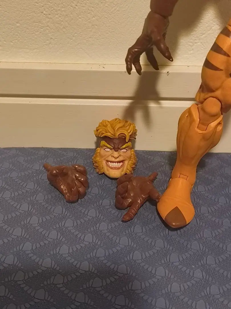 marvel legends sabertooth