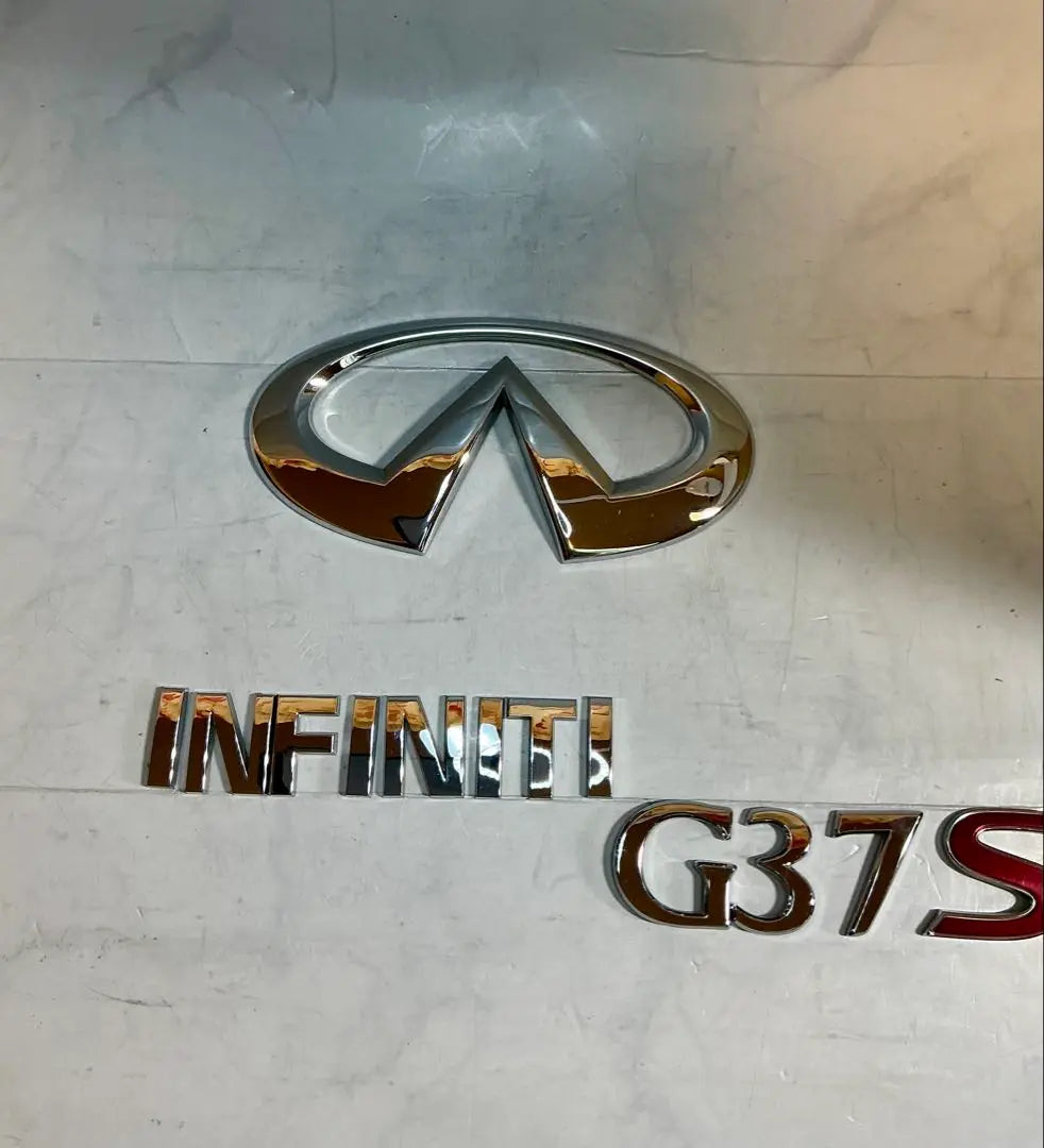 ☆Genuine☆INFINITI G37S Rear Emblem ①