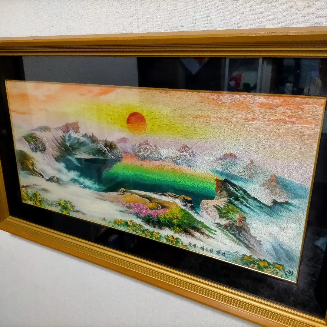 ●Good condition [Artwork: Embroidered painting] Mt. Hakuto, Tenike 88cm x 50cm (including frame)