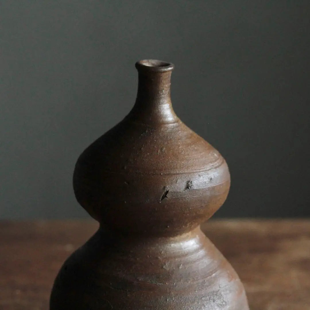 Antigua botella de sake Bizen con forma de calabaza Artículos Bizen Recipiente para sake Período Muromachi Arte antiguo Herramientas antiguas