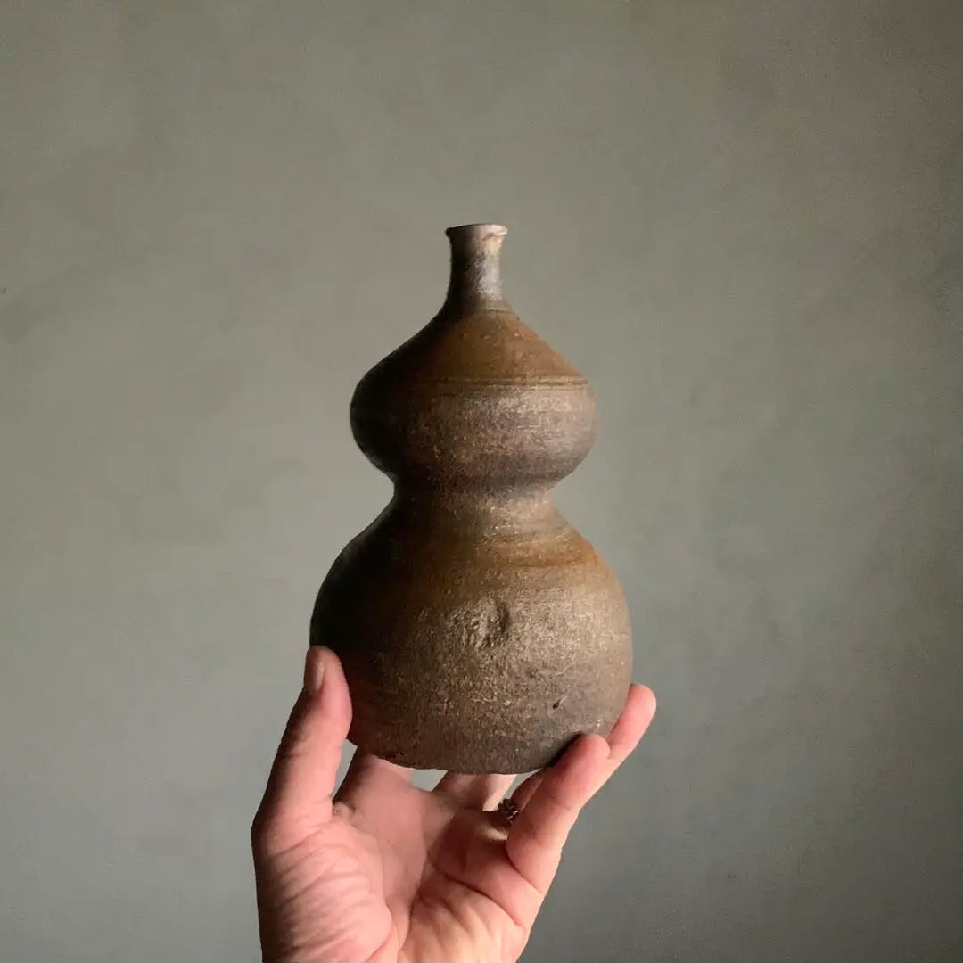 Antigua botella de sake Bizen con forma de calabaza Artículos Bizen Recipiente para sake Período Muromachi Arte antiguo Herramientas antiguas