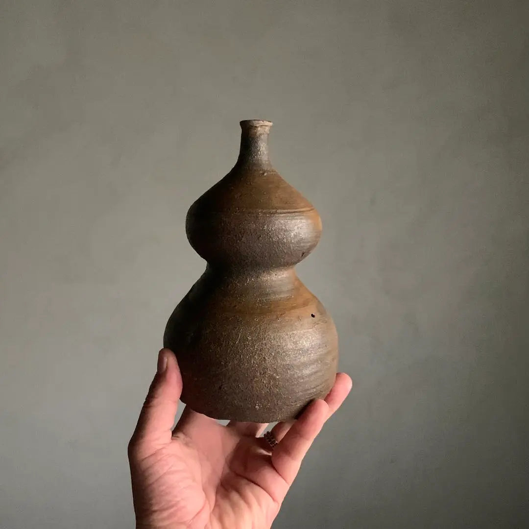 Antigua botella de sake Bizen con forma de calabaza Artículos Bizen Recipiente para sake Período Muromachi Arte antiguo Herramientas antiguas