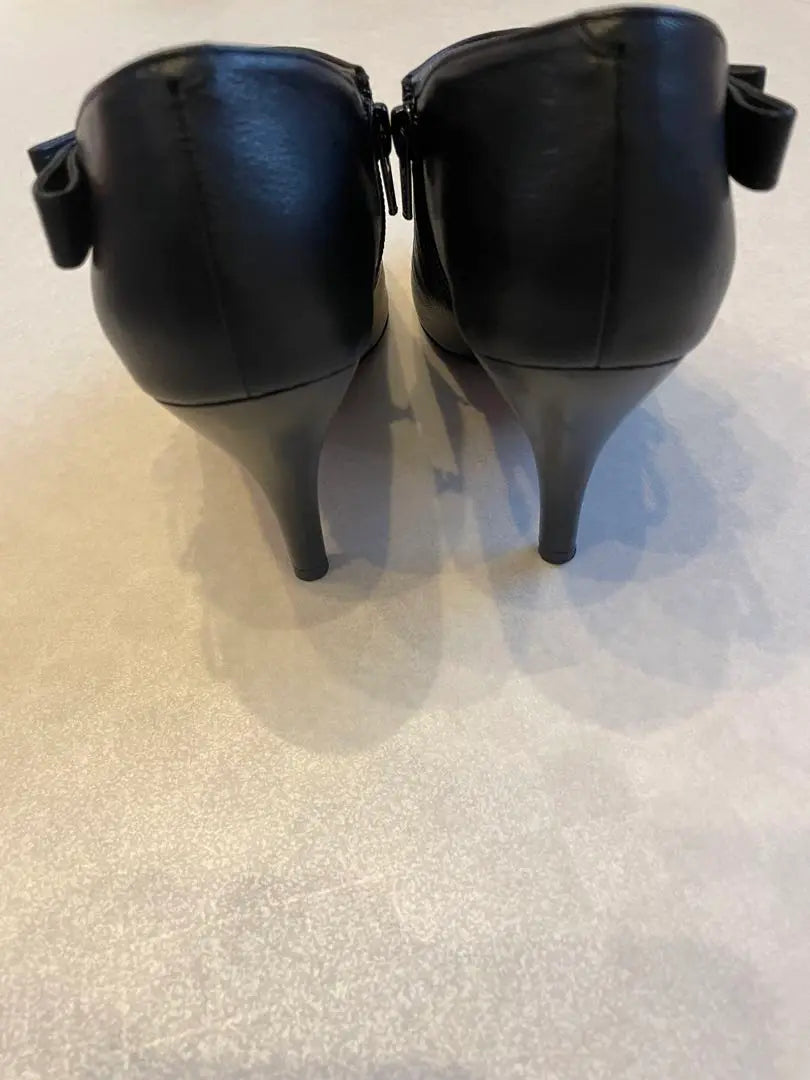 Black leather leather leather cowhide booty short boots heel 23.5 | 黒　レザー　本革　牛革　ブーティ　ショートブーツ　ヒール　23.5