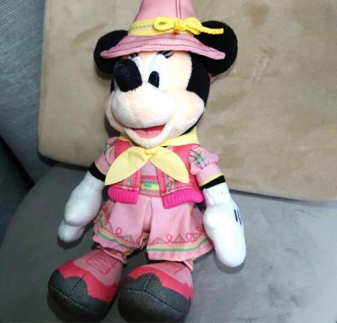 Disney Minnie Plush Badge Song of Mirage