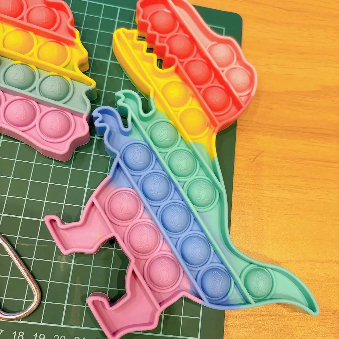 ✨Popular product✨ Rainbow color Unicorn and dinosaur pop-it (with carabiner)