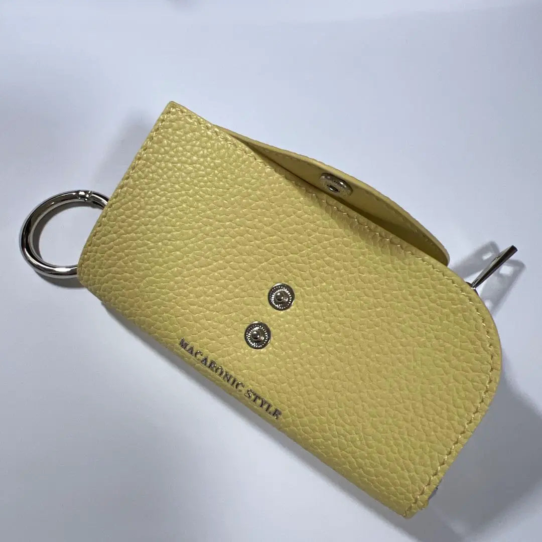 Estuche para llaves de cuero amarillo