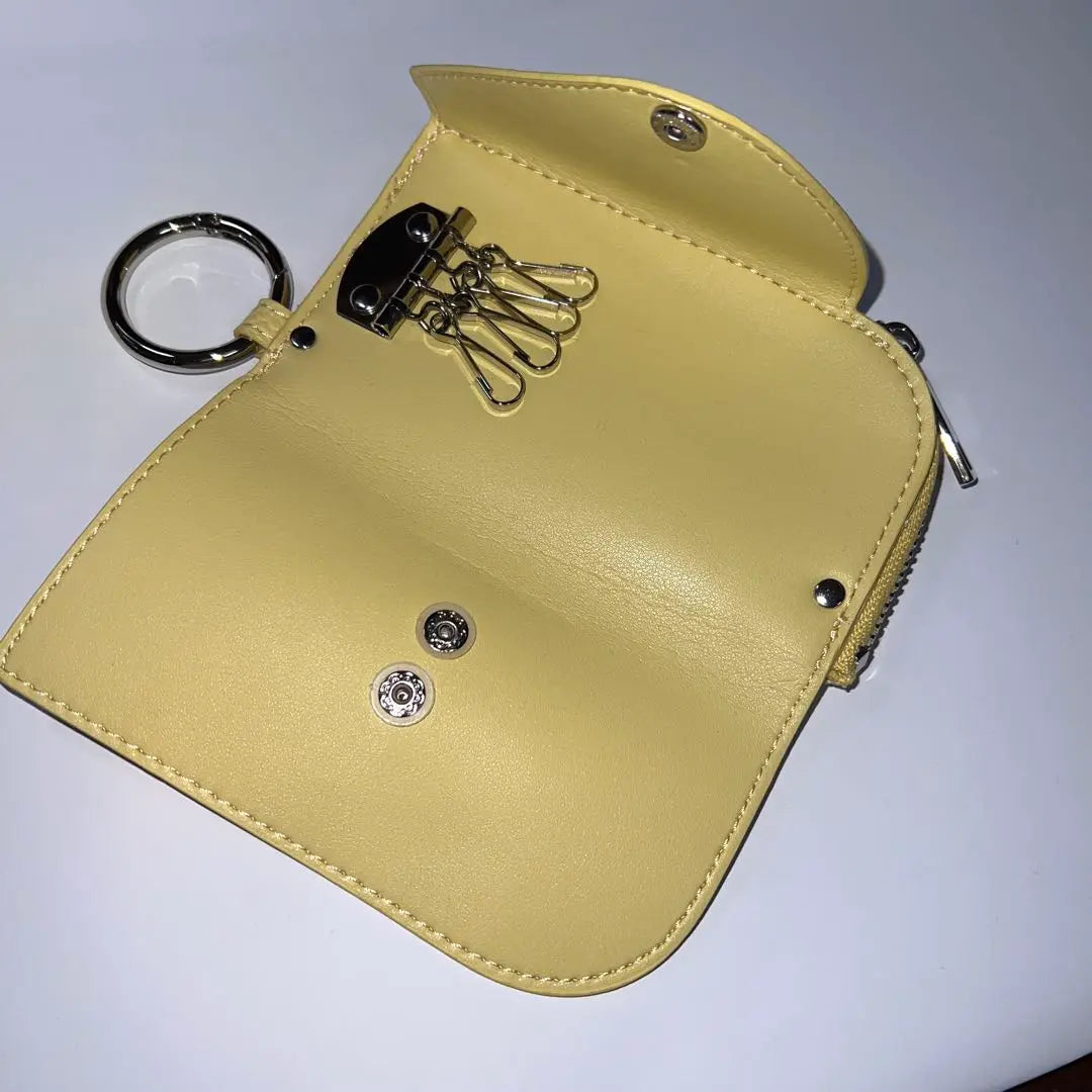 Estuche para llaves de cuero amarillo