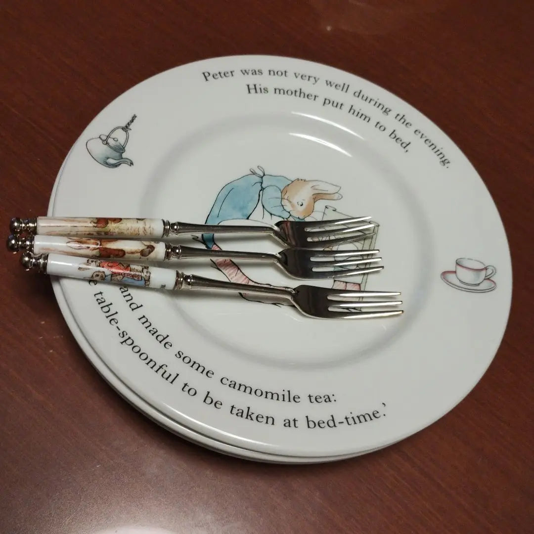 Wedgewood Peter Rabbit Includes 3 plates + 3 bonus forks