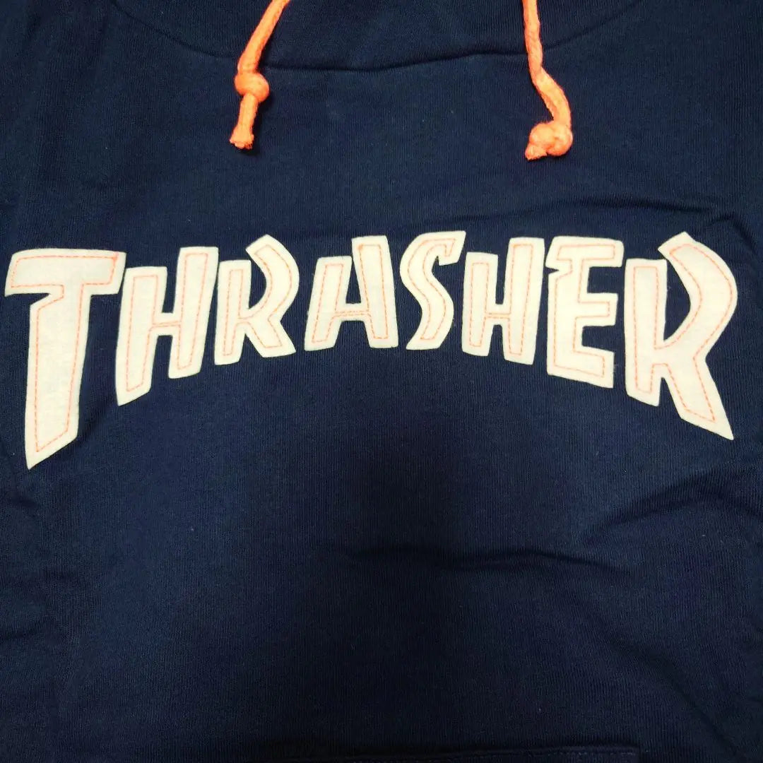 Vestido estilo sudadera azul marino de la colaboración Rodeo Crowns x THRASHER