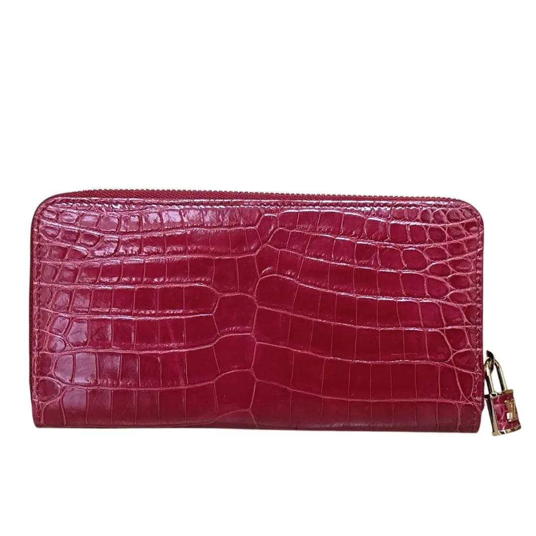 Cartera Louis Vuitton con cremallera y diseño de cocodrilo, en excelente estado y poco común, larga, color rojo