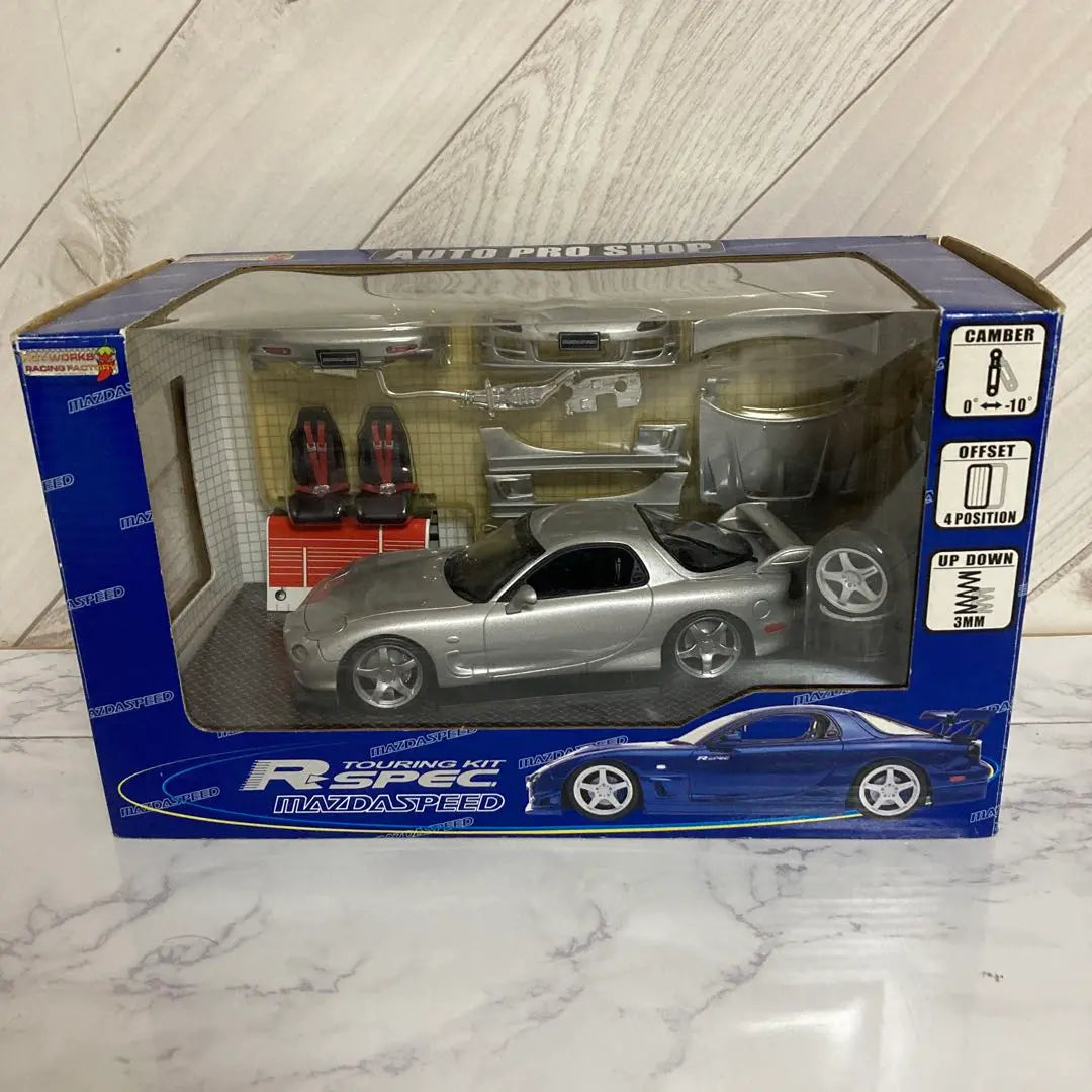 Minicoche Mazda RX-7 a escala 1/24 de Hot Works