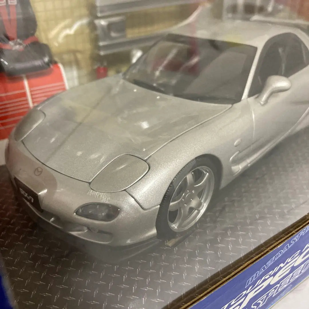 Minicoche Mazda RX-7 a escala 1/24 de Hot Works