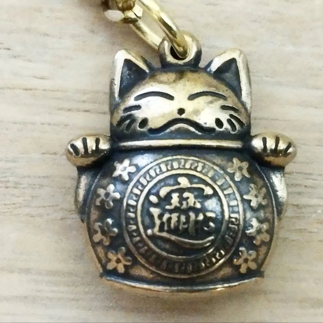 K108 Beckoning cat with both hands raised, money luck, business, brass, cat, fortune, good luck, keychain