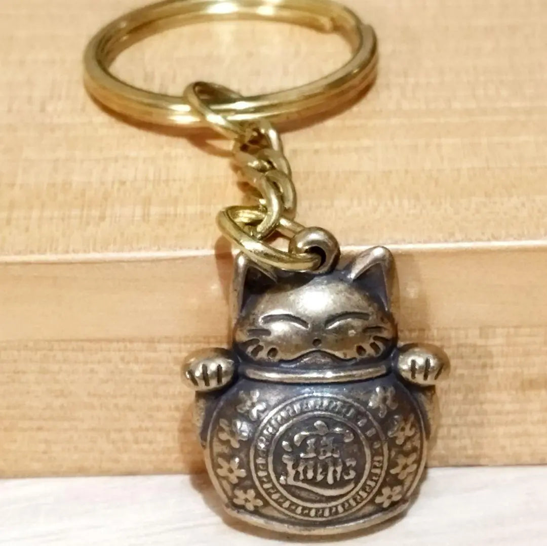 K108 Beckoning cat with both hands raised, money luck, business, brass, cat, fortune, good luck, keychain