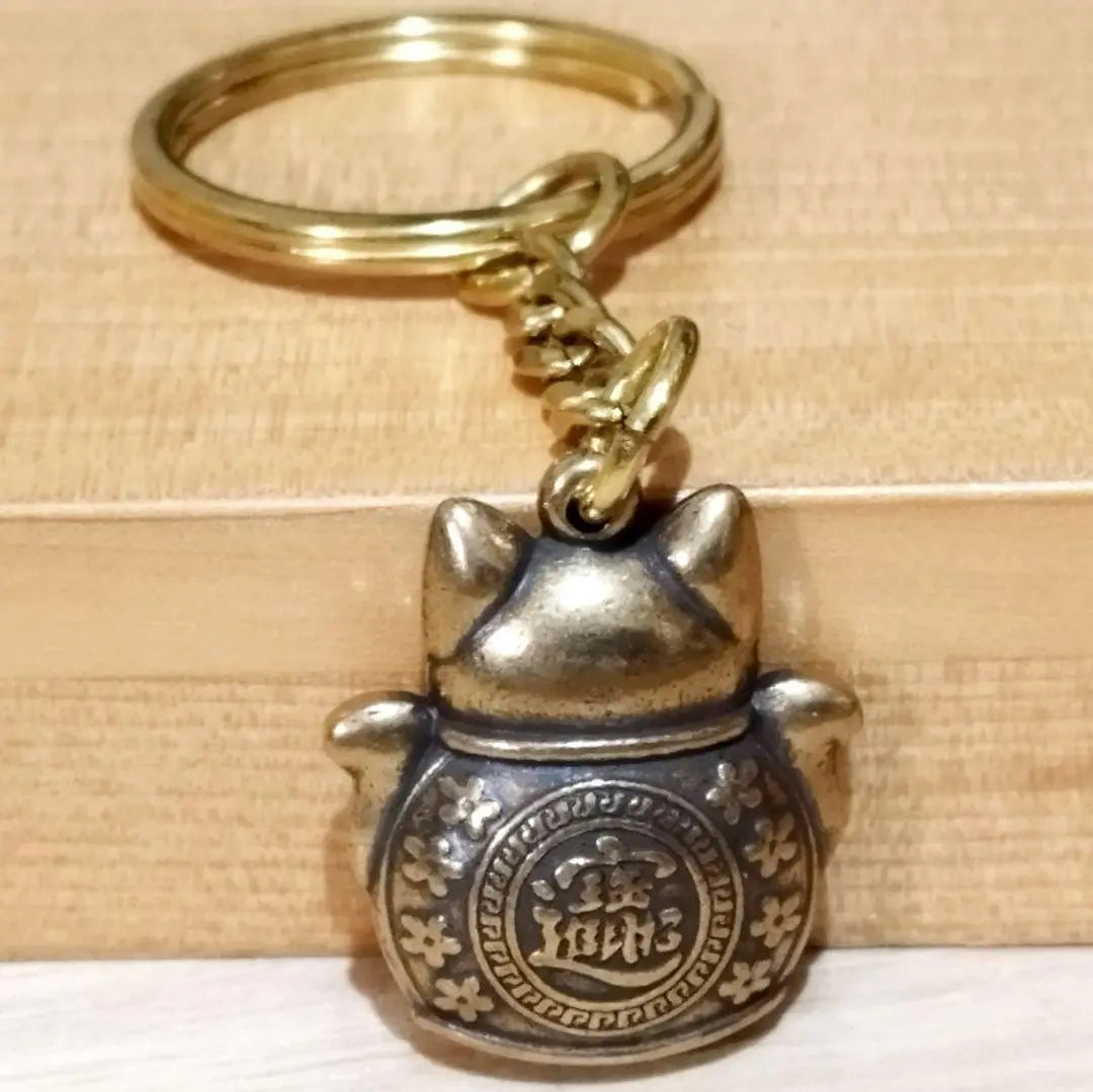 K108 Beckoning cat with both hands raised, money luck, business, brass, cat, fortune, good luck, keychain