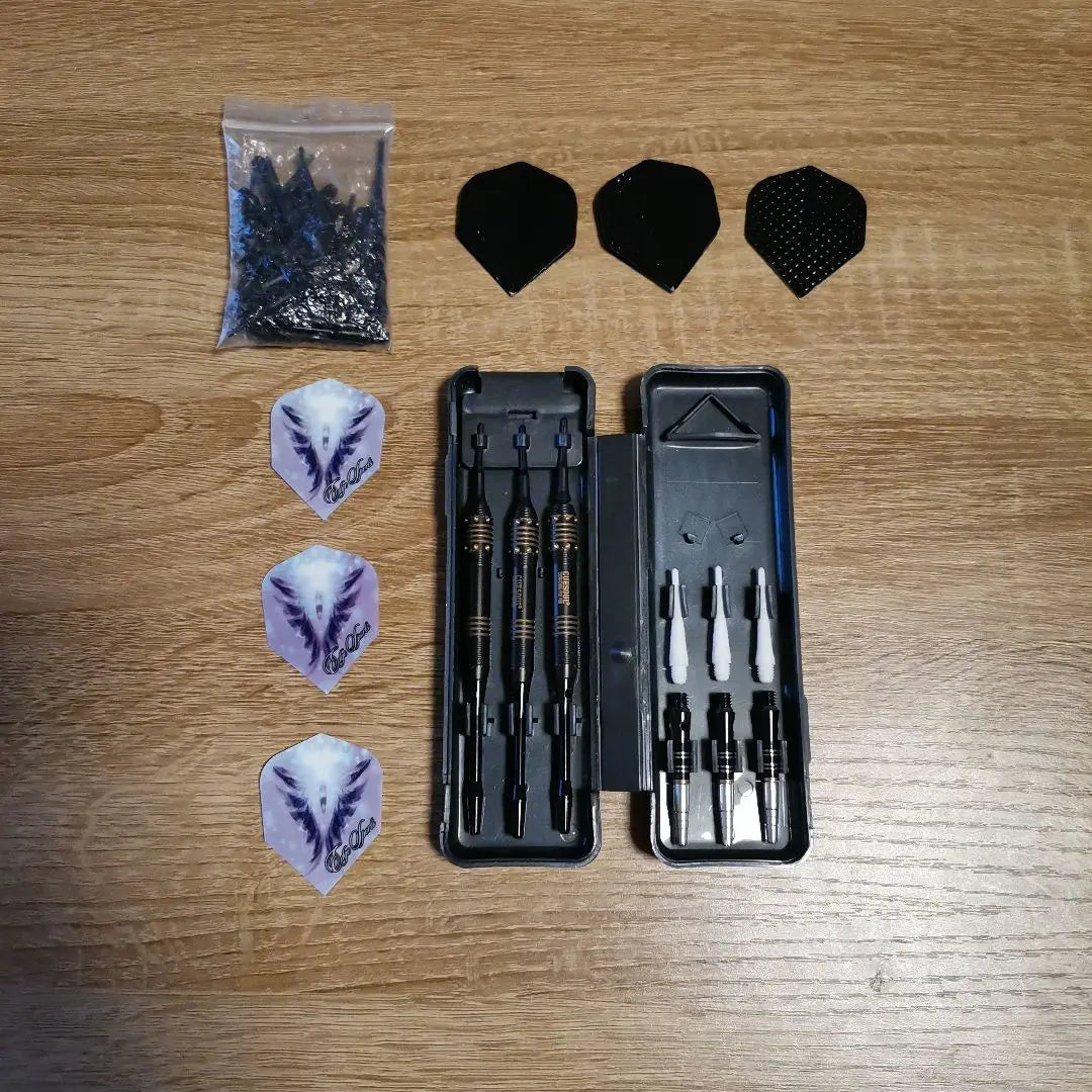 CUESOUL darts set, 3 pieces, 30 refills, with case