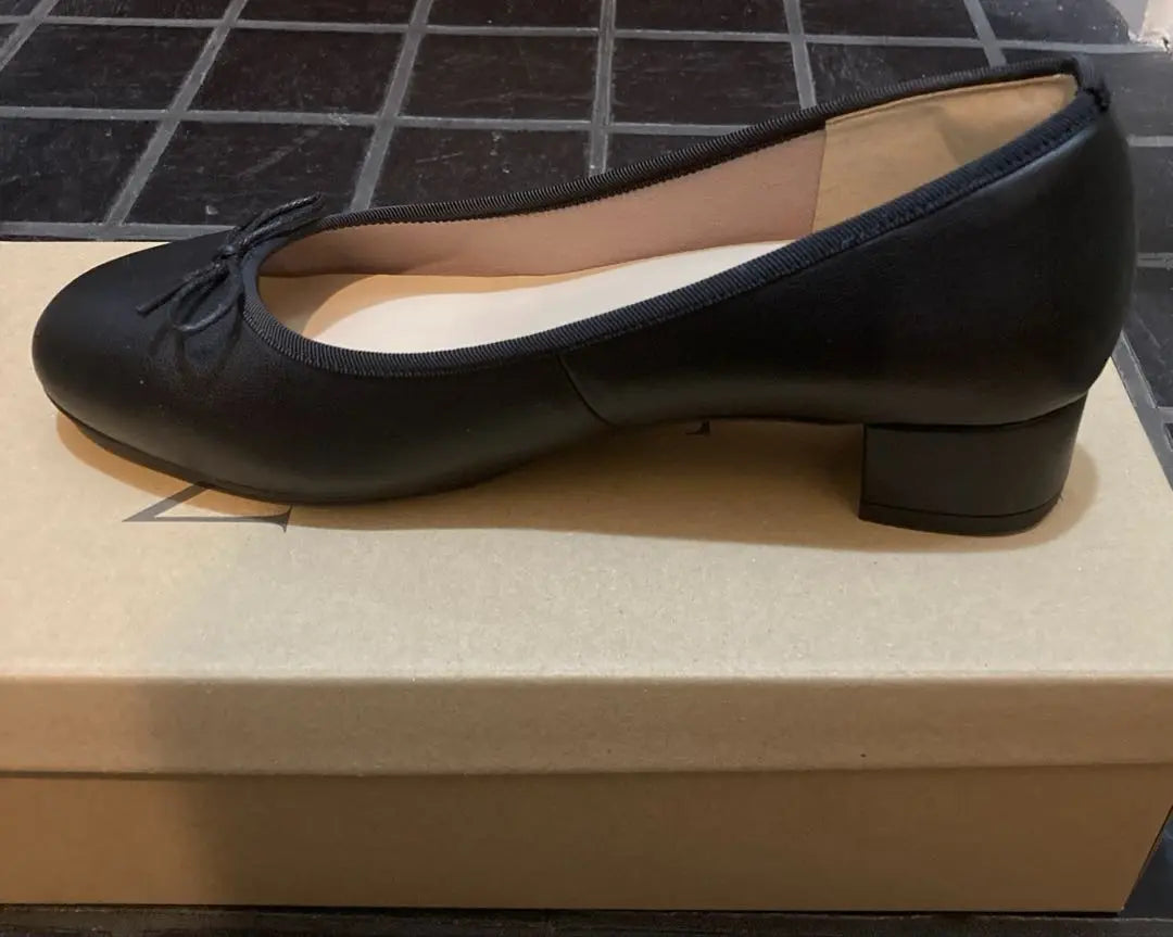 Emma Francis Apple Leather Black Flat Shoes