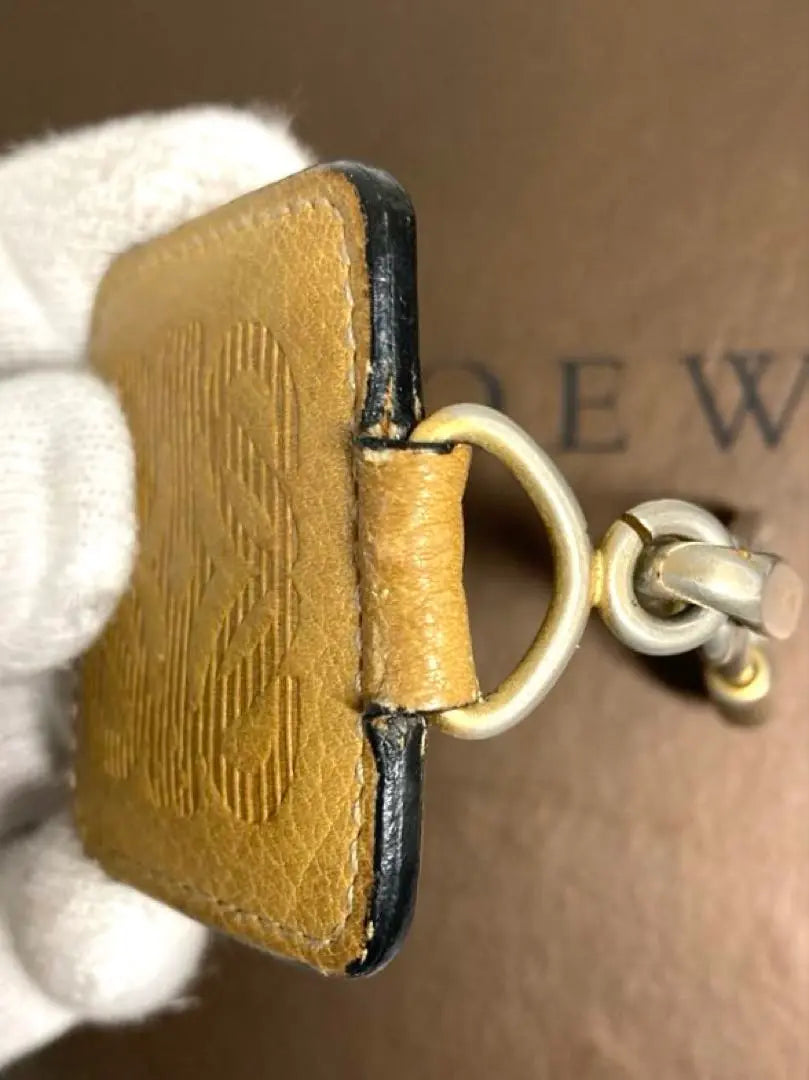 Loebe Anagram Leather Keychain Key Ring Charm Beige | ロエベ　アナグラム　レザー　キーホルダー　キーリング　チャーム　ベージュ系