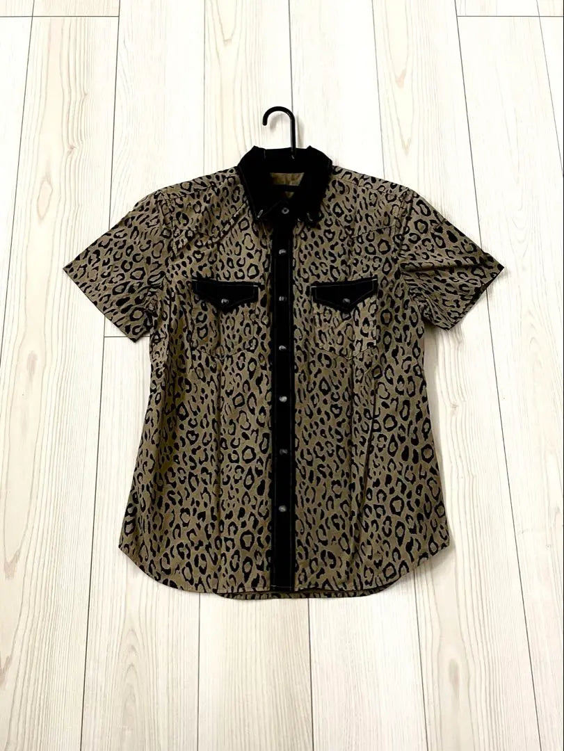 Patterned shirt, short sleeves, vintage, unique roarguns, leopard