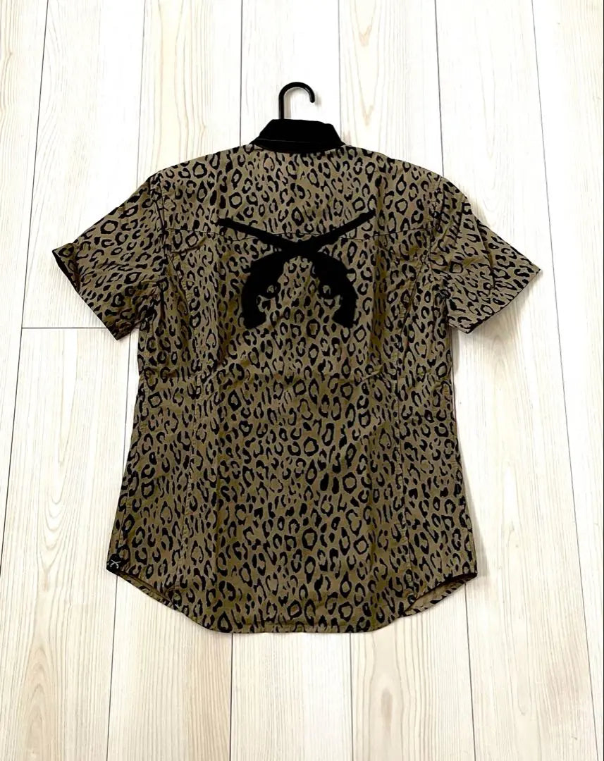 Patterned shirt, short sleeves, vintage, unique roarguns, leopard