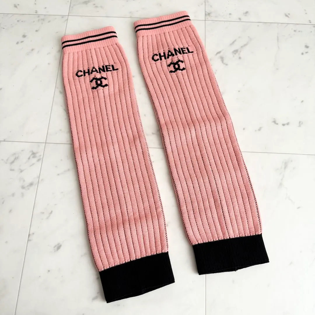 Comes with box ✨️CHANEL 2024 Leg Warmer Gaiter Coco Mark Pink