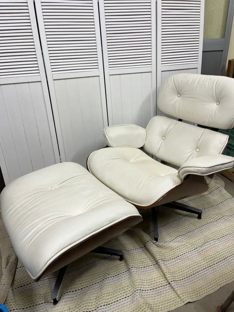 ¡Envío incluido! Sillón Eames blanco con otomana, reproducción