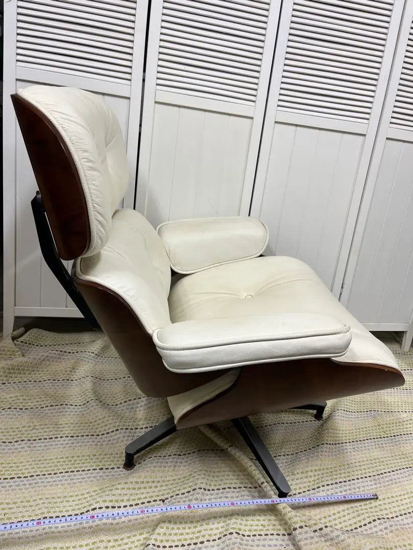 ¡Envío incluido! Sillón Eames blanco con otomana, reproducción