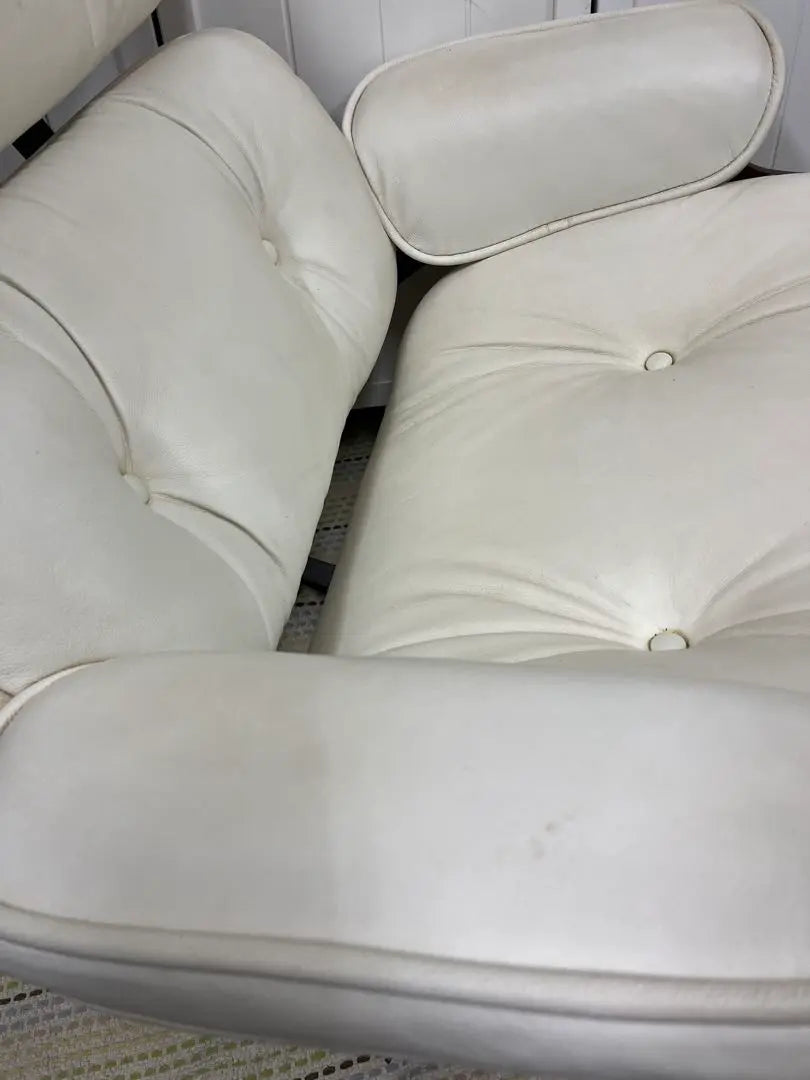 ¡Envío incluido! Sillón Eames blanco con otomana, reproducción